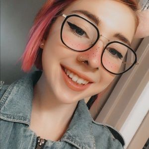 Meet your Posher, Leah